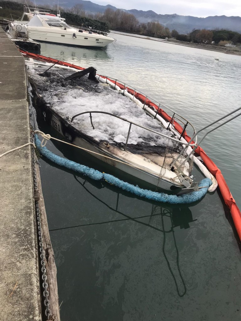 Messa in sicurezza barca incendiata